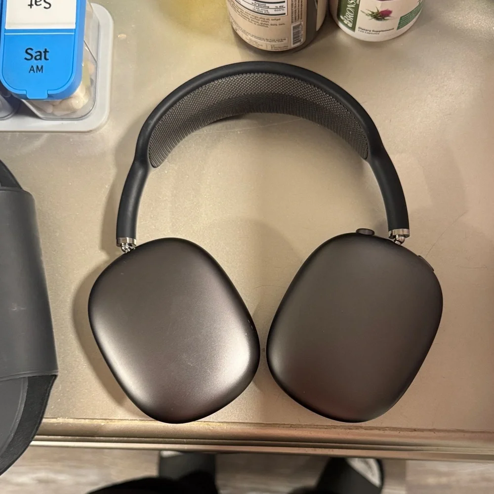 Apple durable black